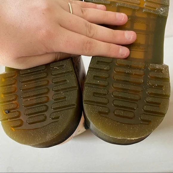 Dr. Martens 1460 Vintage Cream Rose Floral Boots - Picture 6 of 8